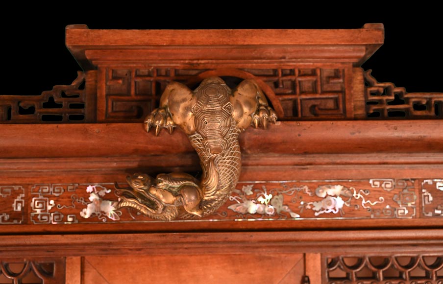 Gabriel VIARDOT (attribué à), Meuble japonisant aux panneaux incrustés de nacre, fin du XIXe siècle Gabriel VIARDOT (attribué à), Meuble japonisant aux panneaux incrustés de nacre, fin du XIXe siècle-2