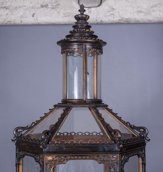 Vitrine de présentation d'inspiration extrême-orientale, de forme hexagonale Vitrine de présentation d'inspiration extrême-orientale, de forme hexagonale-4