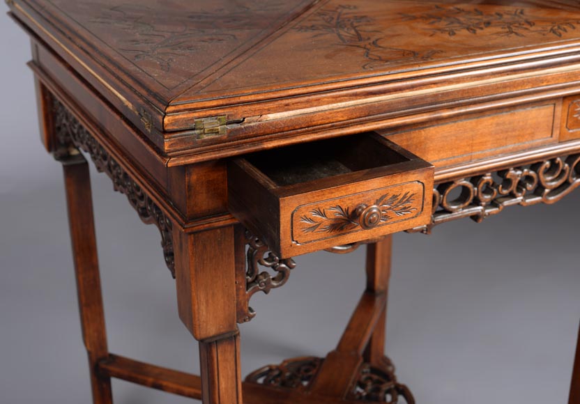 Table à jeux Japonisante au décor gravé Table à jeux Japonisante au décor gravé-3