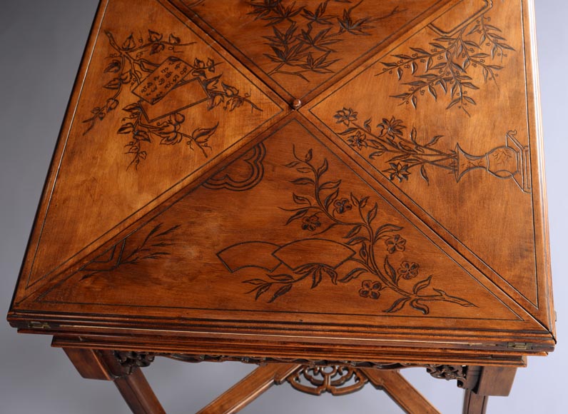 Table à jeux Japonisante au décor gravé Table à jeux Japonisante au décor gravé-4