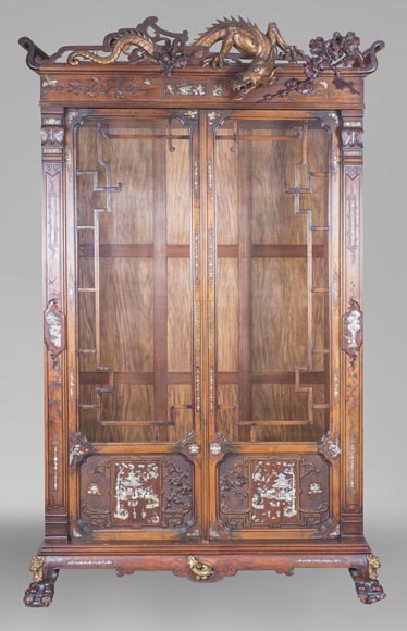 Importante vitrine au dragon et décor de nacre Importante vitrine au dragon et décor de nacre-0