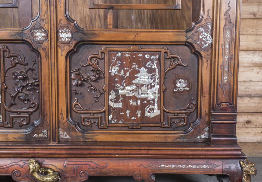 Importante vitrine au dragon et décor de nacre Importante vitrine au dragon et décor de nacre-4