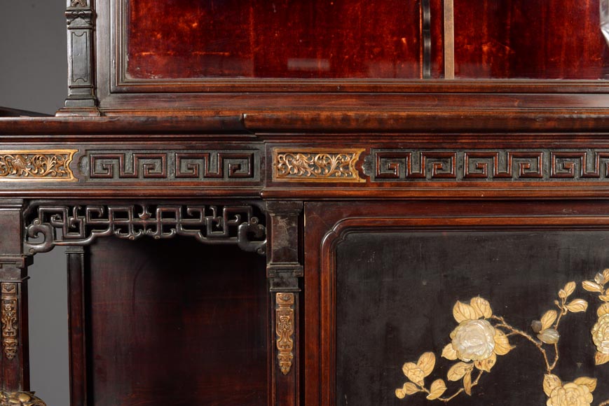 Gabriel Viardot (attribué à )- Meuble de présentation japonisant à décor de laque et de nacre Gabriel Viardot (attribué à )- Meuble de présentation japonisant à décor de laque et de nacre-10