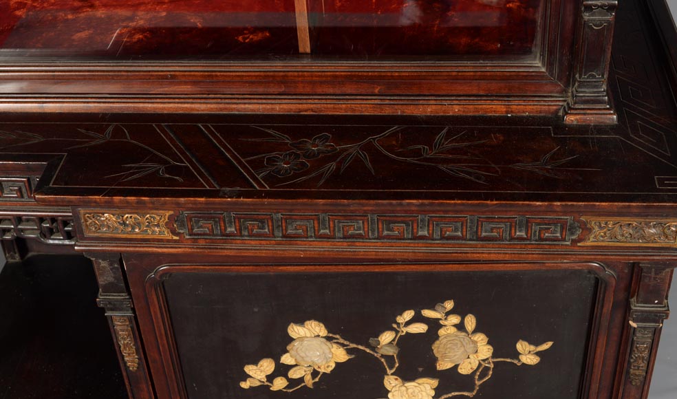 Gabriel Viardot (attribué à )- Meuble de présentation japonisant à décor de laque et de nacre Gabriel Viardot (attribué à )- Meuble de présentation japonisant à décor de laque et de nacre-11