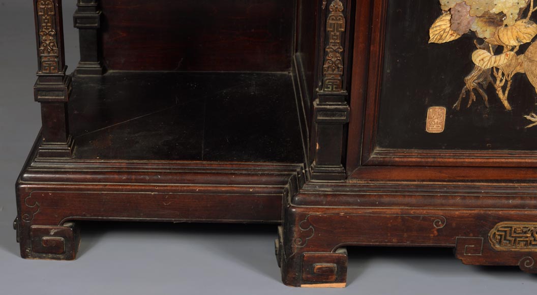 Gabriel Viardot (attribué à )- Meuble de présentation japonisant à décor de laque et de nacre Gabriel Viardot (attribué à )- Meuble de présentation japonisant à décor de laque et de nacre-16