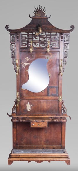 Vestiaire d'entrée japonisant à décor de pagode Vestiaire d'entrée japonisant à décor de pagode-0