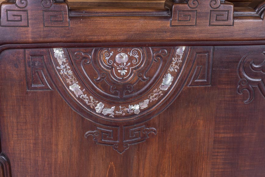 Lit inspiré de l'Extrême-Orient, à décor d'un tuk-tuk Lit inspiré de l'Extrême-Orient, à décor d'un tuk-tuk-8