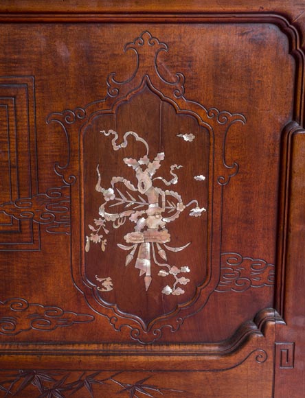 Lit japonisant à décor de marqueterie de nacre Lit japonisant à décor de marqueterie de nacre-11