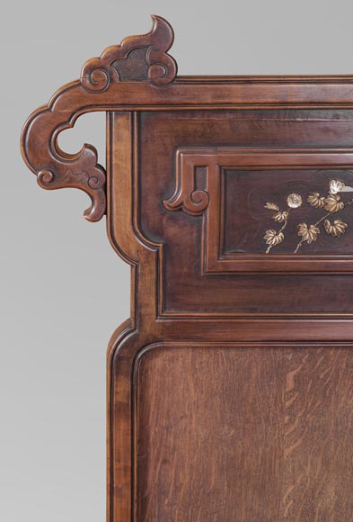 Lit ancien d'inspiration extrême-orientale à décor en os gravé et incrusté Lit ancien d'inspiration extrême-orientale à décor en os gravé et incrusté-1