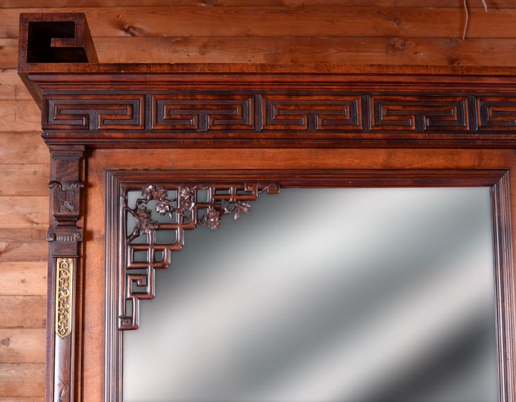 Gabriel VIARDOT (attribué à) - Armoire asymétrique à riche décor gravé et sculpté d'inspiration extrême orientale Gabriel VIARDOT (attribué à) - Armoire asymétrique à riche décor gravé et sculpté d'inspiration extrême orientale-4