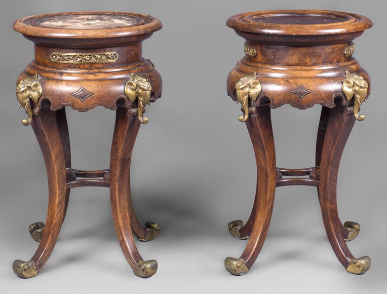 Paire de sellettes de présentation, d'inspiration extrême-orientale Paire de sellettes de présentation, d'inspiration extrême-orientale-0