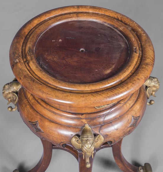 Paire de sellettes de présentation, d'inspiration extrême-orientale Paire de sellettes de présentation, d'inspiration extrême-orientale-5