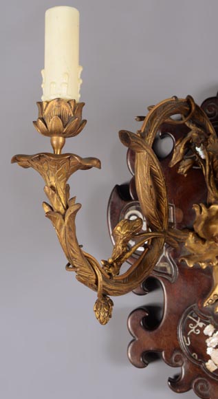 Applique japonisante en sycomore teinté, bronze doré et nacre Applique japonisante en sycomore teinté, bronze doré et nacre-1