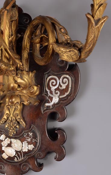 Applique japonisante en sycomore teinté, bronze doré et nacre Applique japonisante en sycomore teinté, bronze doré et nacre-2