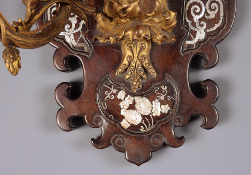 Applique japonisante en sycomore teinté, bronze doré et nacre Applique japonisante en sycomore teinté, bronze doré et nacre-3