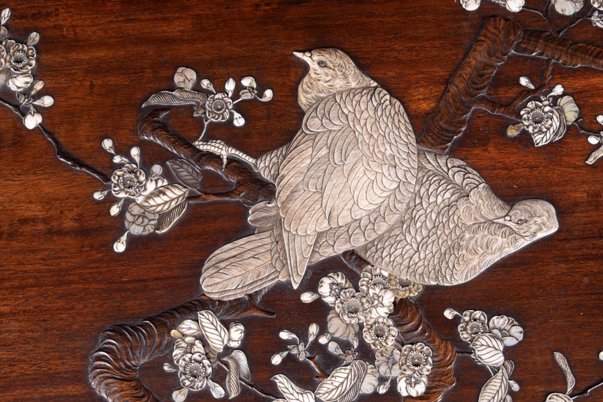 Gabriel Viardot (attribuée à), Table japonisante avec marqueterie d'oiseau en os, vers 1870-1880 Gabriel Viardot (attribuée à), Table japonisante avec marqueterie d'oiseau en os, vers 1870-1880-10