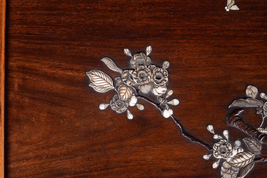 Gabriel Viardot (attribuée à), Table japonisante avec marqueterie d'oiseau en os, vers 1870-1880 Gabriel Viardot (attribuée à), Table japonisante avec marqueterie d'oiseau en os, vers 1870-1880-11