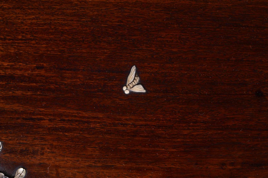 Gabriel Viardot (attribuée à), Table japonisante avec marqueterie d'oiseau en os, vers 1870-1880 Gabriel Viardot (attribuée à), Table japonisante avec marqueterie d'oiseau en os, vers 1870-1880-13