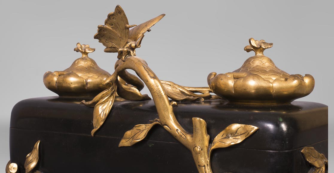 Frédéric-Eugène PIAT (modèle de) pour Maison Perrot (bronzier) - Elégant encrier japonisant à décor de papillon Frédéric-Eugène PIAT (modèle de) pour Maison Perrot (bronzier) - Elégant encrier japonisant à décor de papillon-3