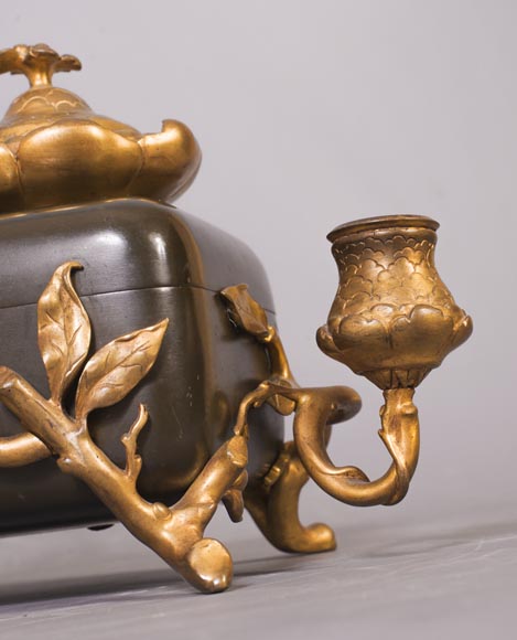 Frédéric-Eugène PIAT (modèle de) pour Maison Perrot (bronzier) - Elégant encrier japonisant à décor de papillon Frédéric-Eugène PIAT (modèle de) pour Maison Perrot (bronzier) - Elégant encrier japonisant à décor de papillon-3