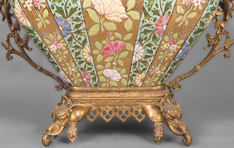 Ignac FISCHER - Jardinière sinisante, en faïence et bronze doré Ignac FISCHER - Jardinière sinisante, en faïence et bronze doré-6