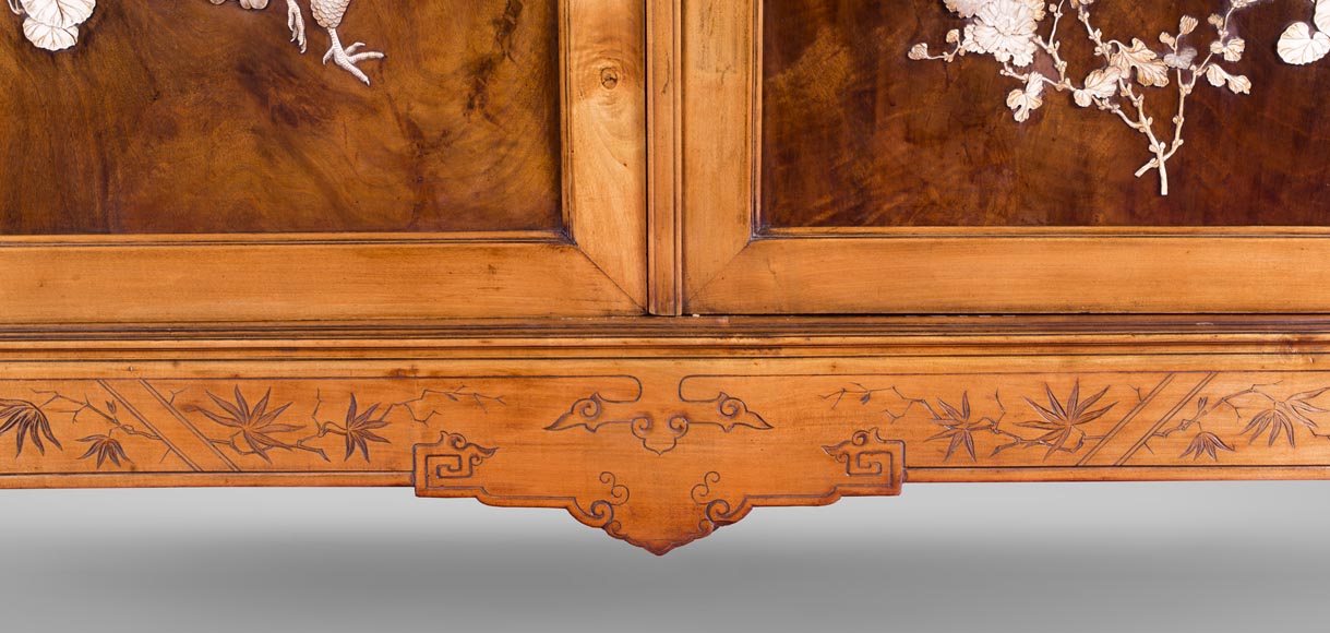 Gabriel VIARDOT (1830-1906) (attribué à) - Importante armoire japonisante aux grands panneaux de marqueterie Gabriel VIARDOT (1830-1906) (attribué à) - Importante armoire japonisante aux grands panneaux de marqueterie-1