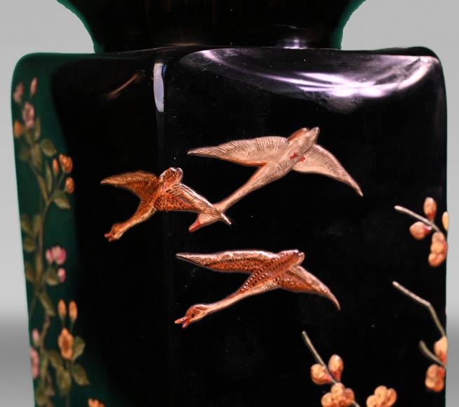 BACCARAT, Paire de vases au décor japonisant d’arbres en fleur et d’oiseaux, vers 1880 BACCARAT, Paire de vases au décor japonisant d’arbres en fleur et d’oiseaux, vers 1880-3