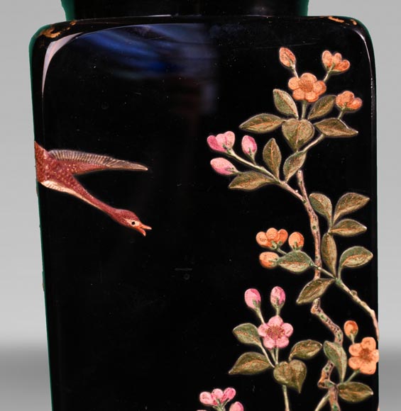 BACCARAT, Paire de vases au décor japonisant d’arbres en fleur et d’oiseaux, vers 1880 BACCARAT, Paire de vases au décor japonisant d’arbres en fleur et d’oiseaux, vers 1880-4