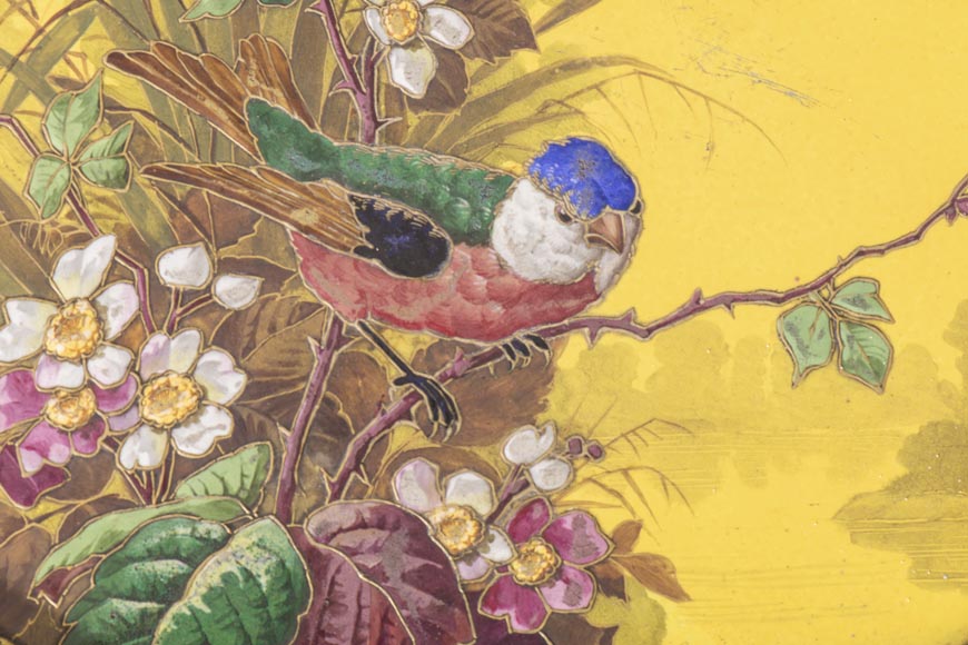 Plat en faïence à décor d'oiseau, monté en bronze Plat en faïence à décor d'oiseau, monté en bronze-1