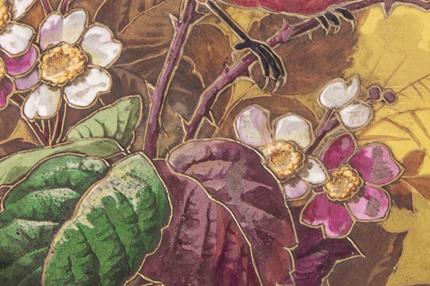 Plat en faïence à décor d'oiseau, monté en bronze Plat en faïence à décor d'oiseau, monté en bronze-5