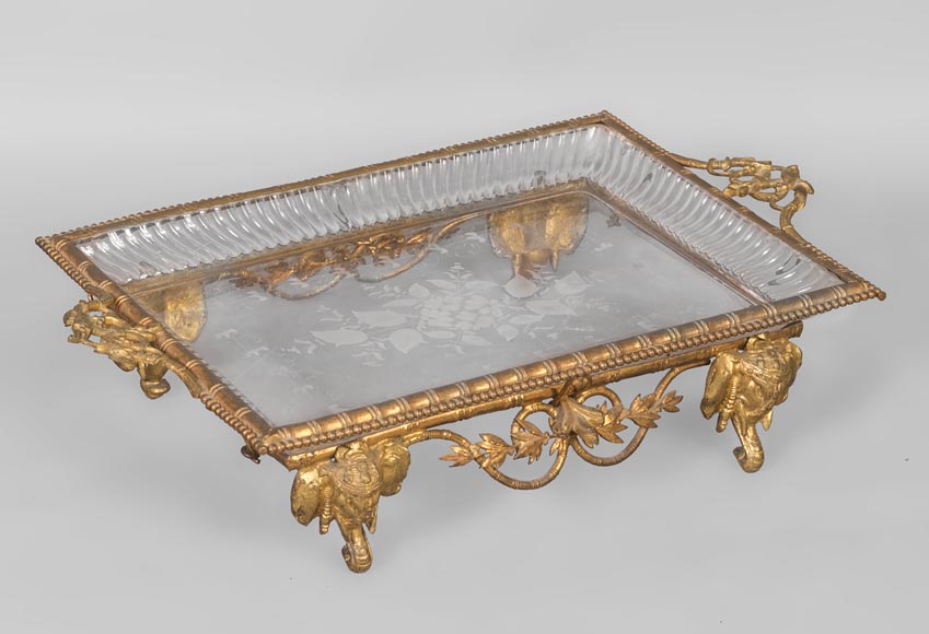 Vide-poches japonisant en cristal gravé et monture en bronze doré à têtes d'éléphants Vide-poches japonisant en cristal gravé et monture en bronze doré à têtes d'éléphants-0