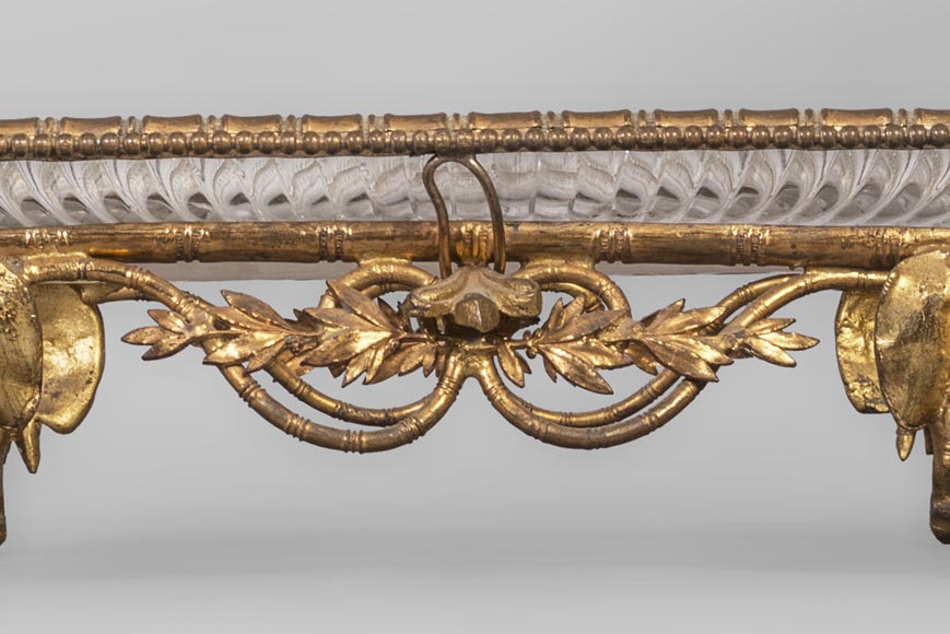 Vide-poches japonisant en cristal gravé et monture en bronze doré à têtes d'éléphants Vide-poches japonisant en cristal gravé et monture en bronze doré à têtes d'éléphants-2