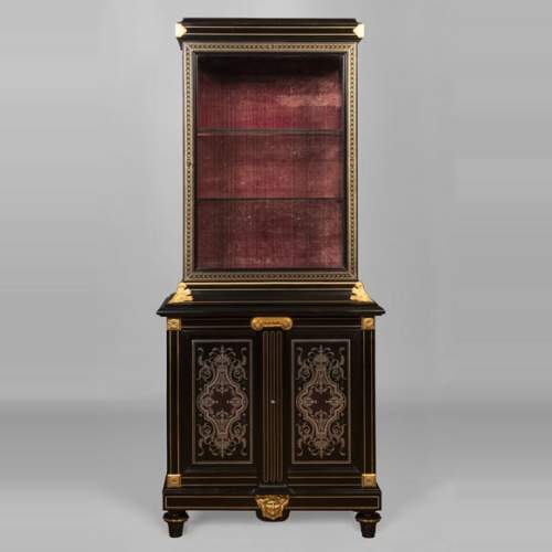 L'ESCALIER DE CRISTAL - Meuble vitrine en marqueterie de métal et garniture de bronze