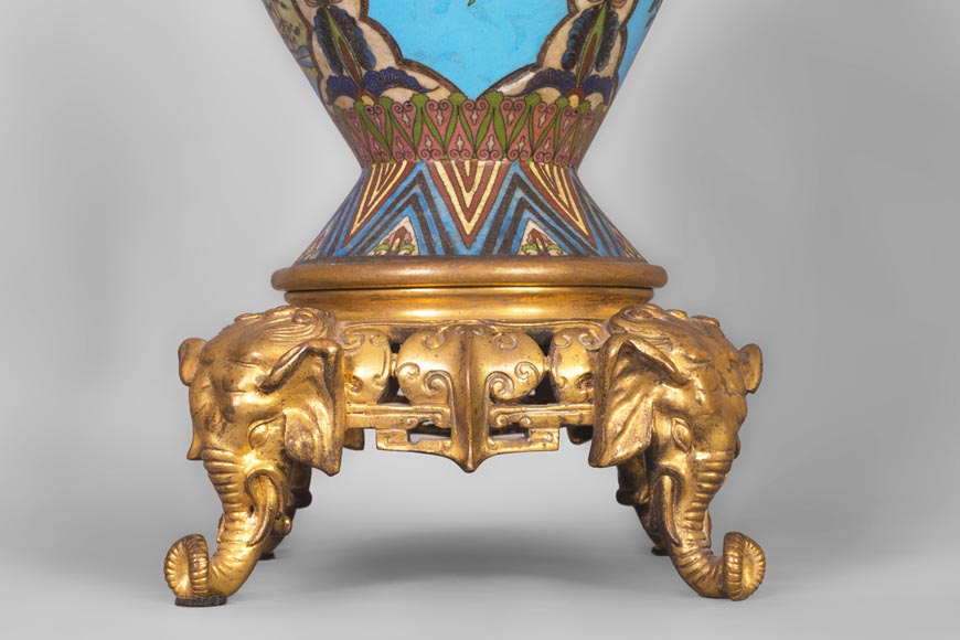 Paire de lampes japonisantes aux têtes d'éléphant Paire de lampes japonisantes aux têtes d'éléphant-1