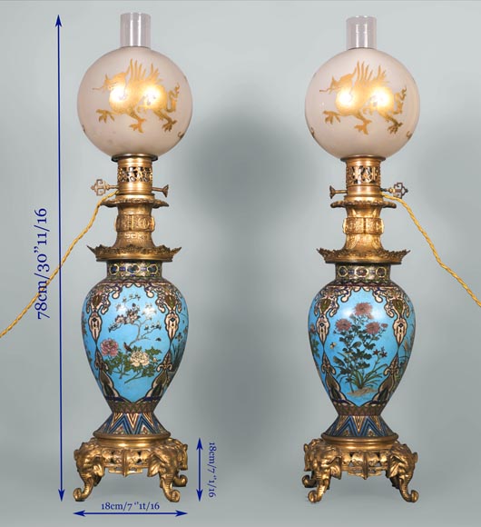 Paire de lampes japonisantes aux têtes d'éléphant Paire de lampes japonisantes aux têtes d'éléphant-11