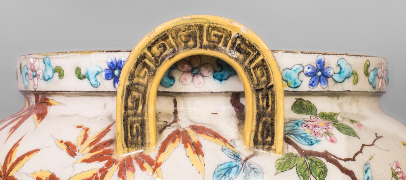 Beau cache-pot chinoisant ancien en faïence à décor d'oiseaux Beau cache-pot chinoisant ancien en faïence à décor d'oiseaux-4