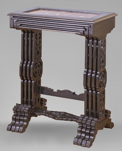 Suite de quatre tables gigognes japonisantes à décor en marqueterie de métal Suite de quatre tables gigognes japonisantes à décor en marqueterie de métal-1