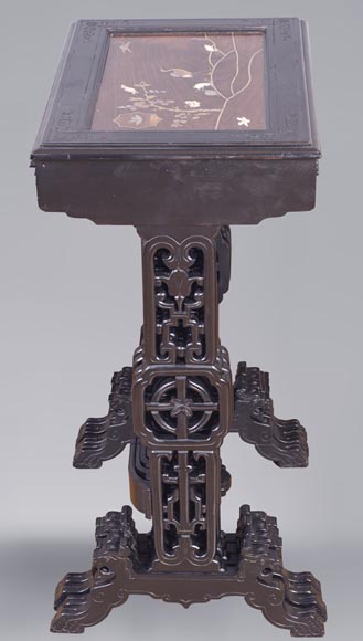 Suite de quatre tables gigognes japonisantes à décor en marqueterie de métal Suite de quatre tables gigognes japonisantes à décor en marqueterie de métal-3