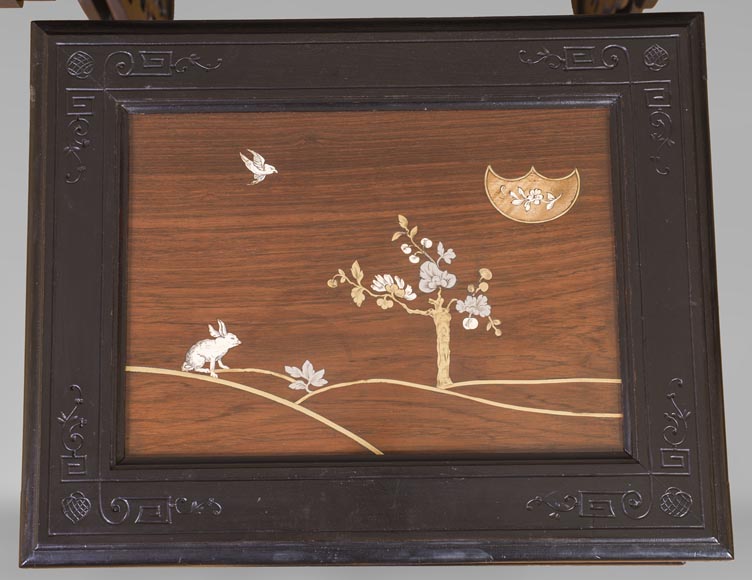 Suite de quatre tables gigognes japonisantes à décor en marqueterie de métal Suite de quatre tables gigognes japonisantes à décor en marqueterie de métal-8