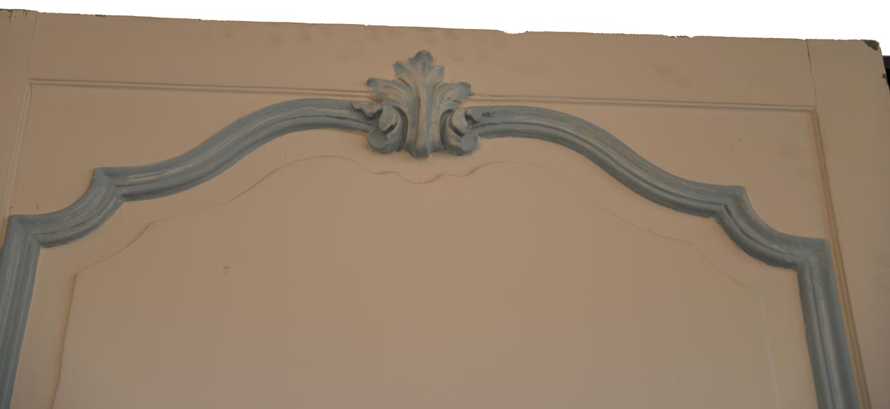 Eléments de boiserie de style Louis XV blanc et bleu pastel Eléments de boiserie de style Louis XV blanc et bleu pastel-5