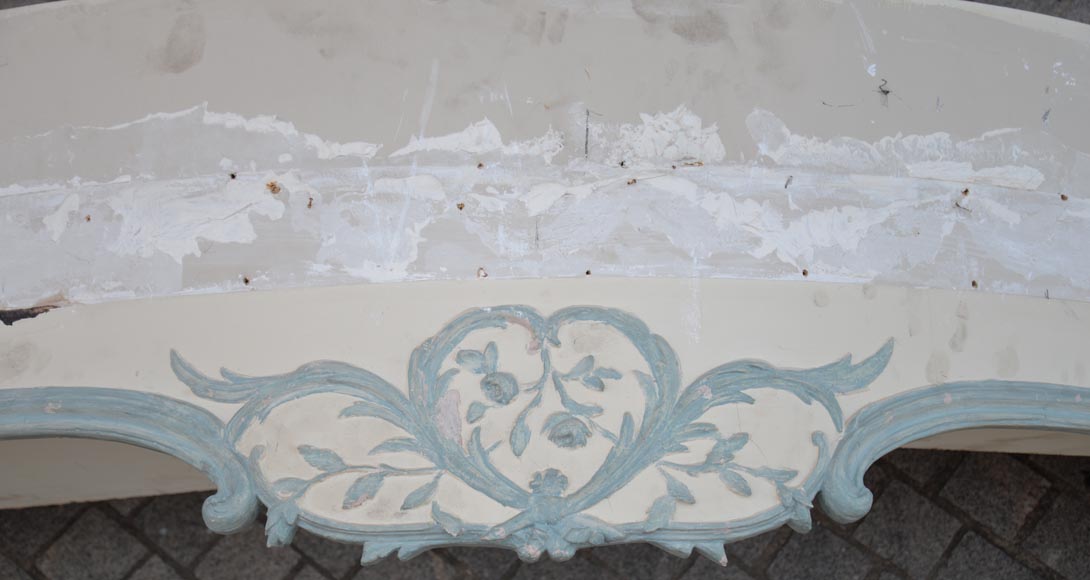Eléments de boiserie de style Louis XV blanc et bleu pastel Eléments de boiserie de style Louis XV blanc et bleu pastel-14