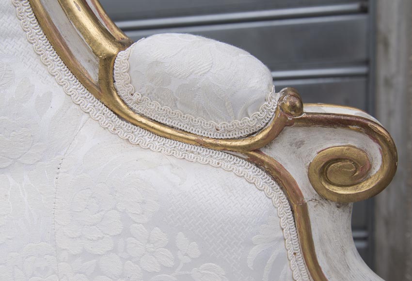 Grande banquette ancienne de style Louis XV en bois doré Grande banquette ancienne de style Louis XV en bois doré-7