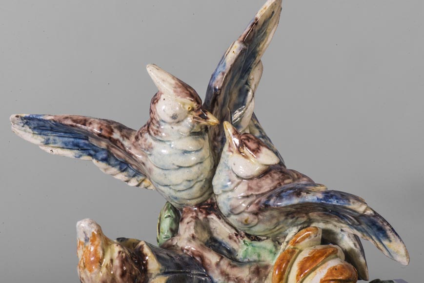 Pendule en faïence polychrome, à décor de Cupidon soutenant le cadran Pendule en faïence polychrome, à décor de Cupidon soutenant le cadran-6