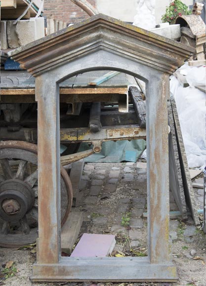 Ensemble de quatre encadrements de fenêtres en fonte Ensemble de quatre encadrements de fenêtres en fonte-4