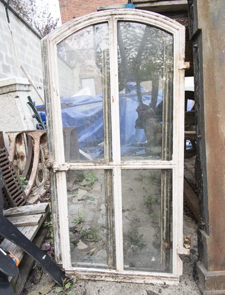 Ensemble de quatre encadrements de fenêtres en fonte Ensemble de quatre encadrements de fenêtres en fonte-7