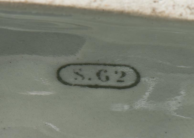 Manufacture de SEVRES - Encrier en porcelaine à décor de putti protégés par une colombe Manufacture de SEVRES - Encrier en porcelaine à décor de putti protégés par une colombe-6