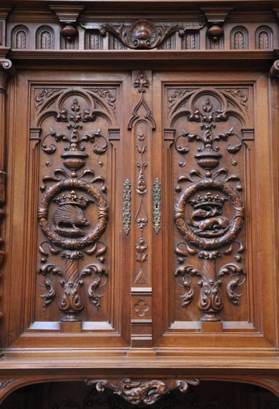 Grand buffet de style Néo-Renaissance en noyer sculpté aux emblèmes de Louis XII et François Ier Grand buffet de style Néo-Renaissance en noyer sculpté aux emblèmes de Louis XII et François Ier-1