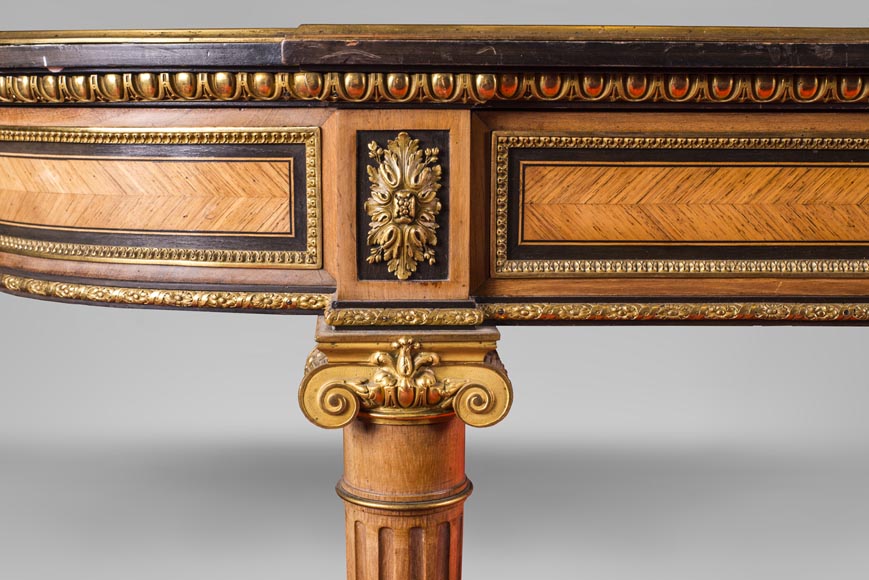 Henri-Auguste FOURDINOIS (1830-1907) - Bureau plat de milieu de style Louis XVI Henri-Auguste FOURDINOIS (1830-1907) - Bureau plat de milieu de style Louis XVI -2