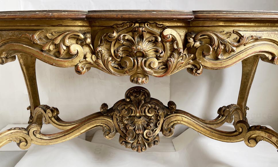 Table de milieu de style Louis XV en bois doré sculpté, XIXe siècle Table de milieu de style Louis XV en bois doré sculpté, XIXe siècle-1