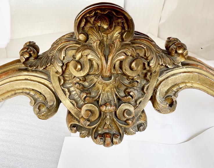 Table de milieu de style Louis XV en bois doré sculpté, XIXe siècle Table de milieu de style Louis XV en bois doré sculpté, XIXe siècle-8